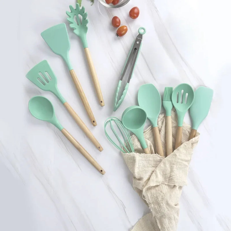 Jogo Kit com 12 Peças, Utensílios De Cozinha, Colheres, Espátula Silicone Com Cabo de Madeira, Decoração Diversas Cores